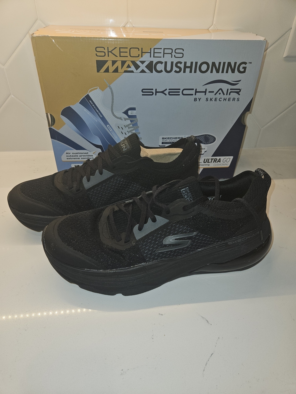 SKECHERS Max Cushioning Air Men's Black Cushioned Lace Sneakers 220106 Size 12